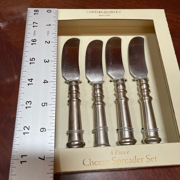 Cheese Knives 4 Pieces Set, For Charcuterie Boards Cynthia Rowley New In Box - Picture 4 of 5